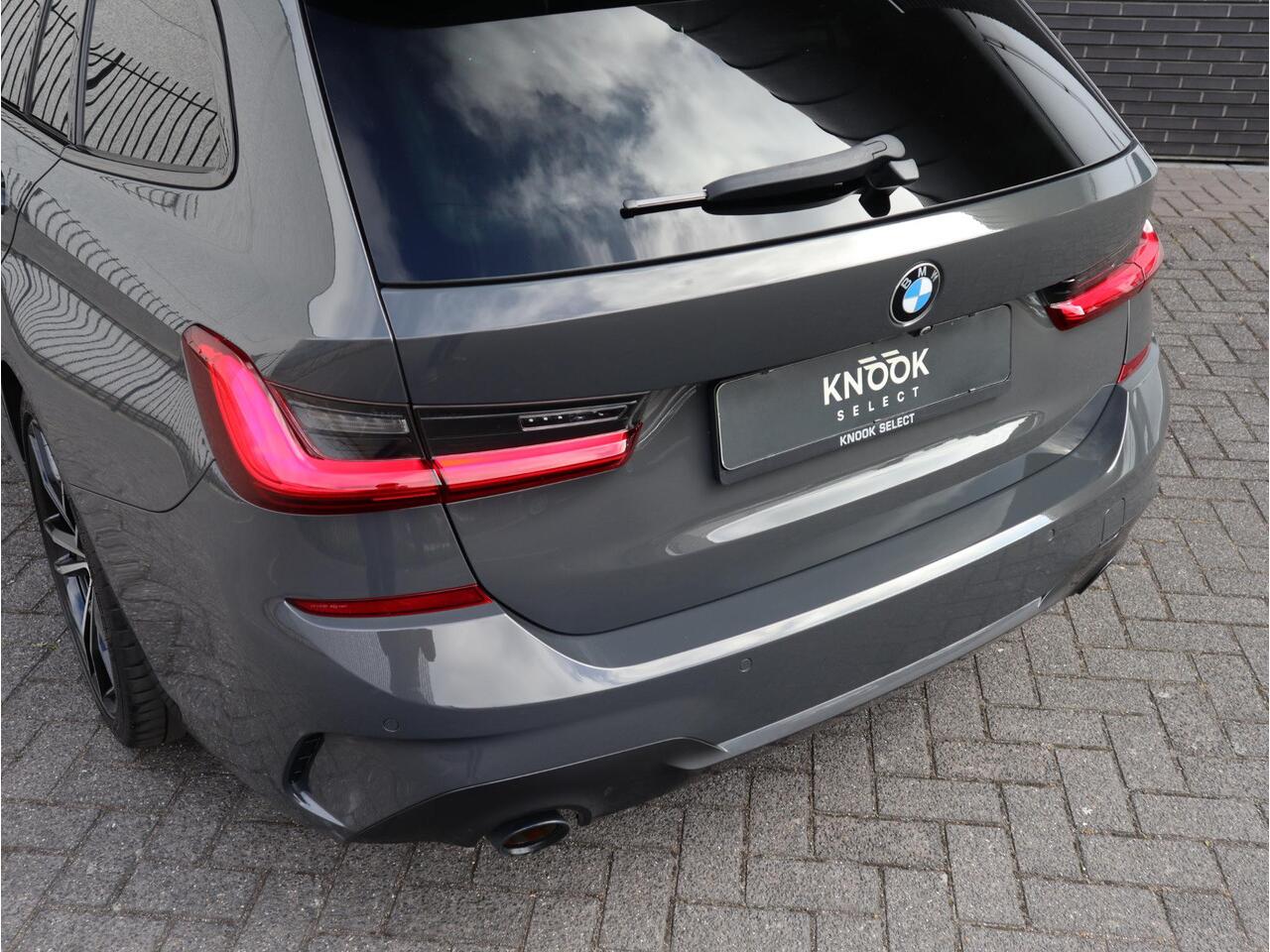 BMW 3-SERIE Touring 320i High Executive M Sport / Panodak / Sportleder / Adaptive Cruise / Apple CarPlay