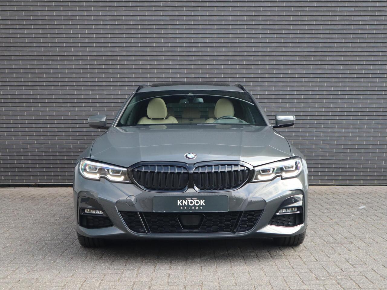 BMW 3-SERIE Touring 320i High Executive M Sport / Panodak / Sportleder / Adaptive Cruise / Apple CarPlay