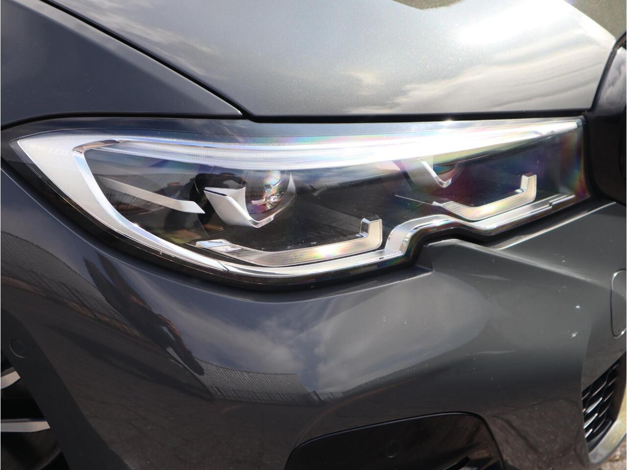 BMW 3-SERIE Touring 320i High Executive M Sport / Panodak / Sportleder / Adaptive Cruise / Apple CarPlay