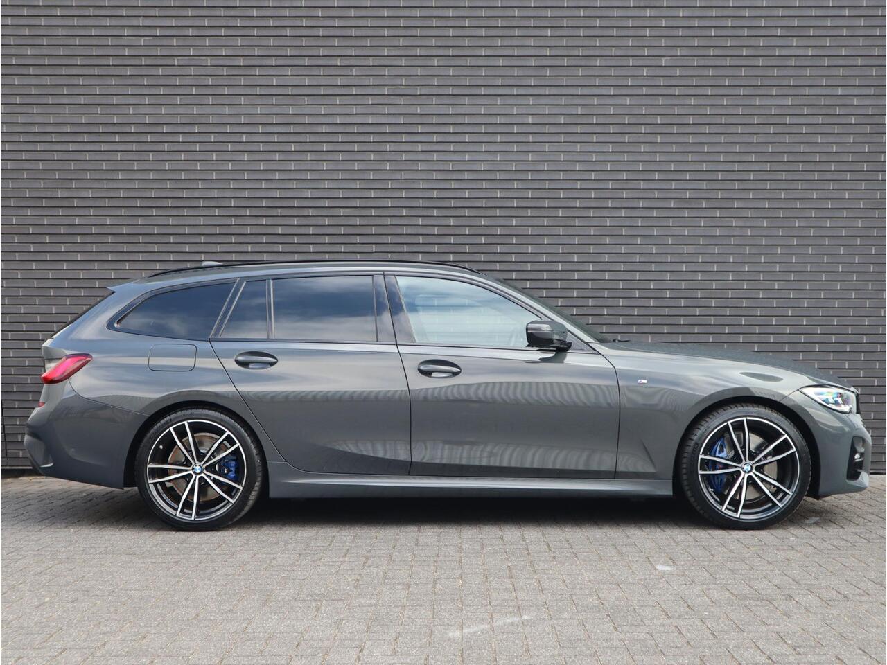 BMW 3-SERIE Touring 320i High Executive M Sport / Panodak / Sportleder / Adaptive Cruise / Apple CarPlay