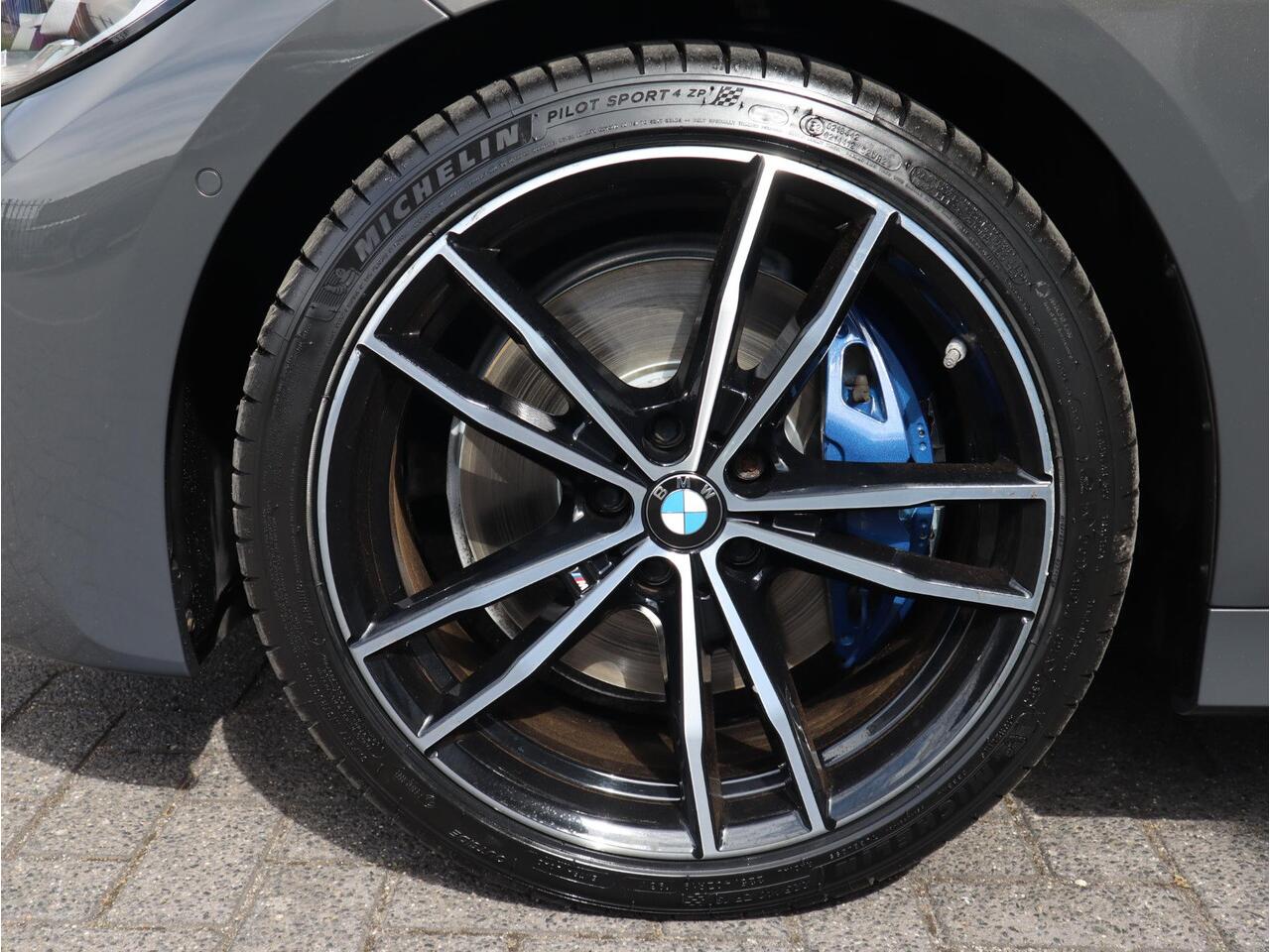 BMW 3-SERIE Touring 320i High Executive M Sport / Panodak / Sportleder / Adaptive Cruise / Apple CarPlay