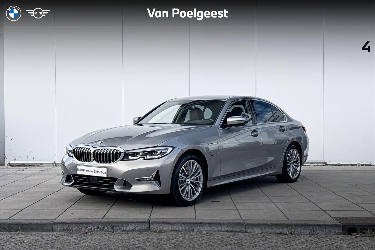 BMW 3-SERIE Sedan 330e High Executive / Harman Kardon / Head Up / Adaptive Cruise Control / Comfort Access / 18 Inch / Trekhaak Zwenkbaar / Selections