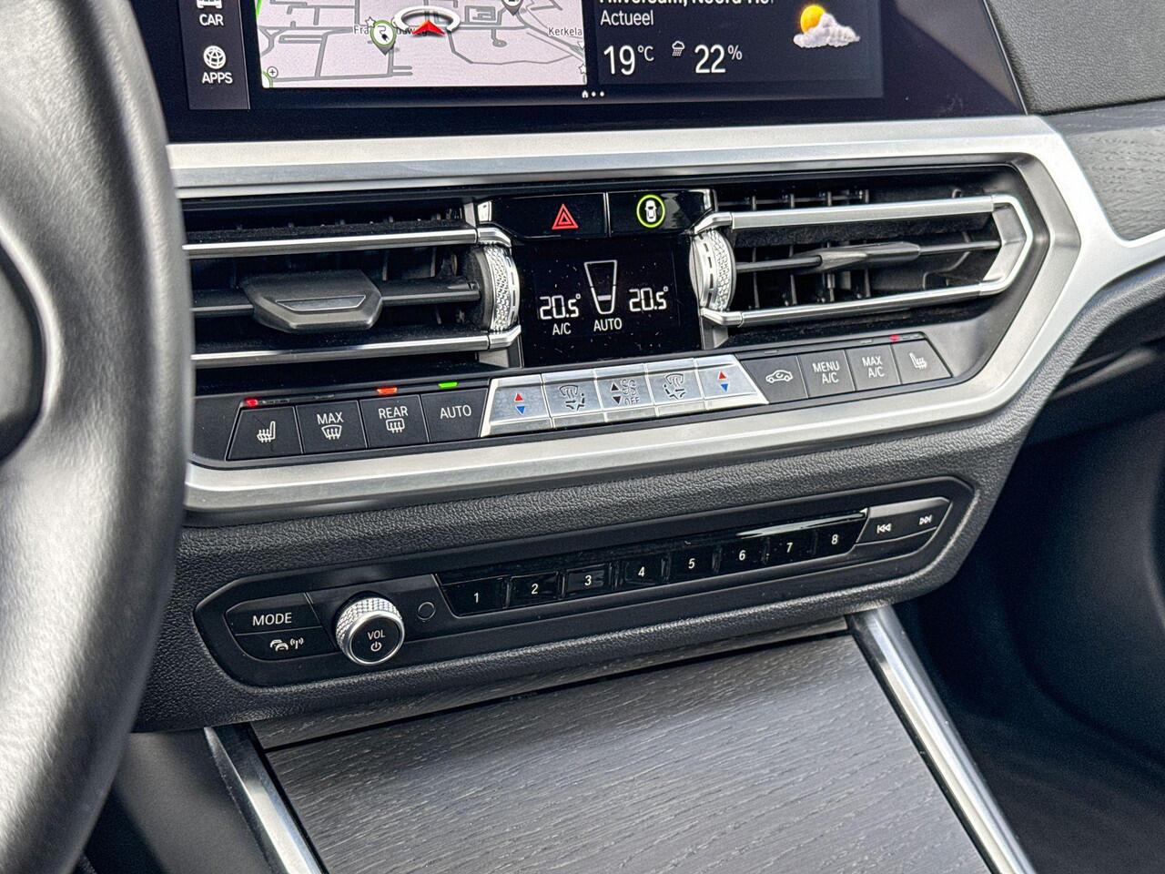 BMW 3-SERIE Sedan 330e High Executive / Harman Kardon / Head Up / Adaptive Cruise Control / Comfort Access / 18 Inch / Trekhaak Zwenkbaar / Selections