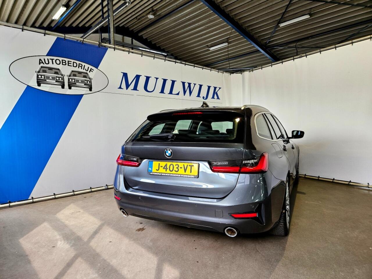 BMW 3-SERIE Touring 318i Executive Edition / Trekhaak / Full LED / NL Auto