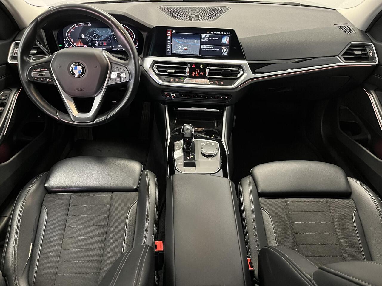 BMW 3-SERIE Touring 320i Sport Line Executive | ORG.NL | LEDER | CARPLAY |