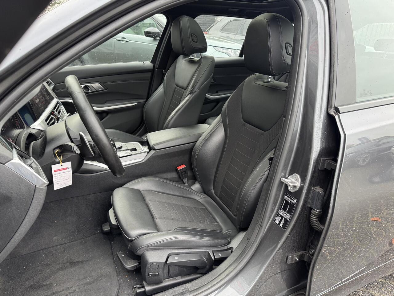 BMW 3-SERIE Touring 320i Executive Edition | Panoramadak | DAB | Carplay | Navigatie | Elektrische Achterklep |