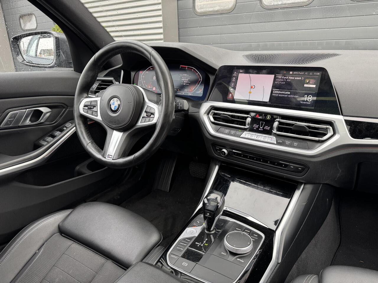 BMW 3-SERIE Touring 320i Executive Edition | Panoramadak | DAB | Carplay | Navigatie | Elektrische Achterklep |
