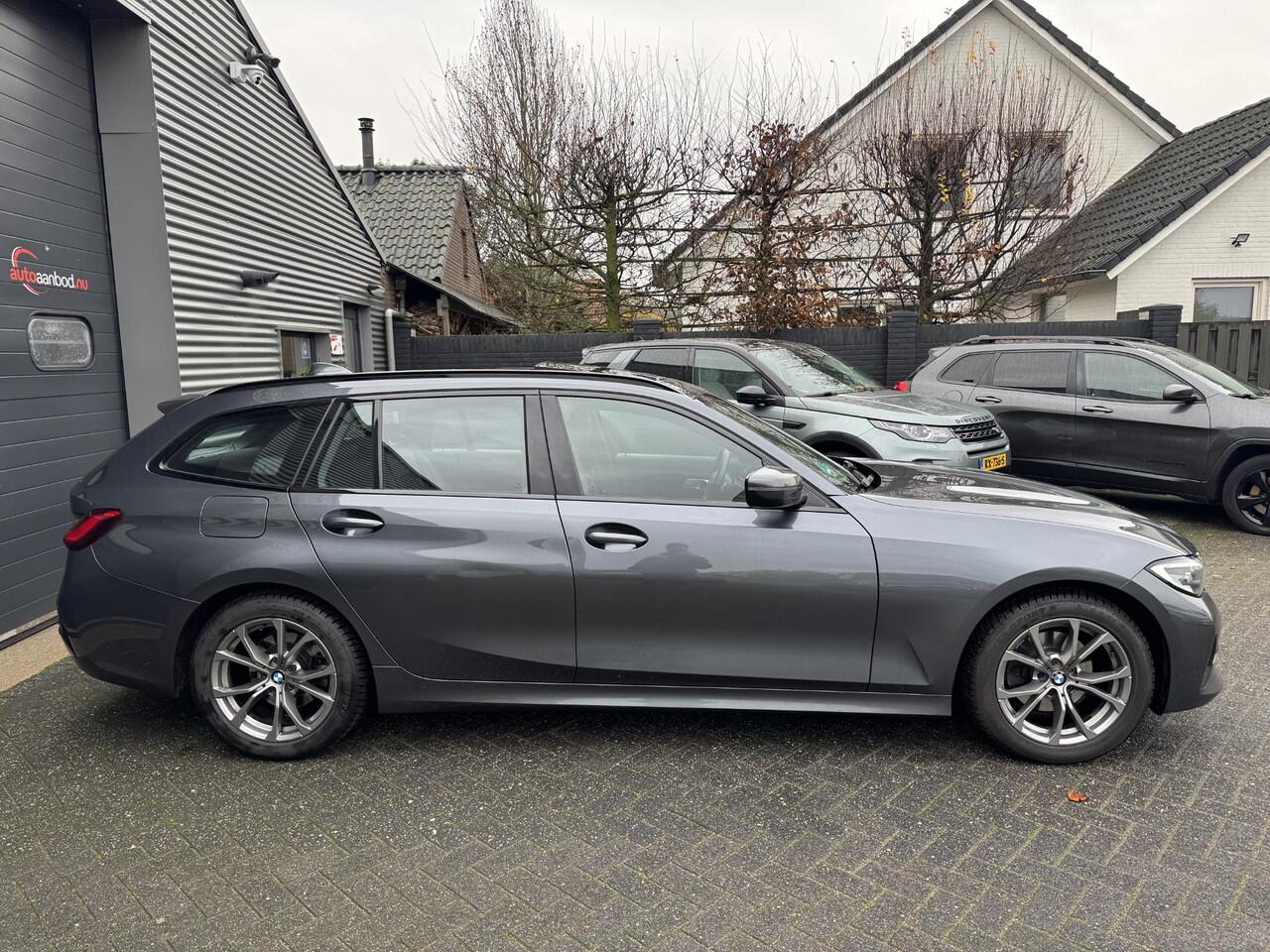 BMW 3-SERIE Touring 320i Executive Edition | Panoramadak | DAB | Carplay | Navigatie | Elektrische Achterklep |