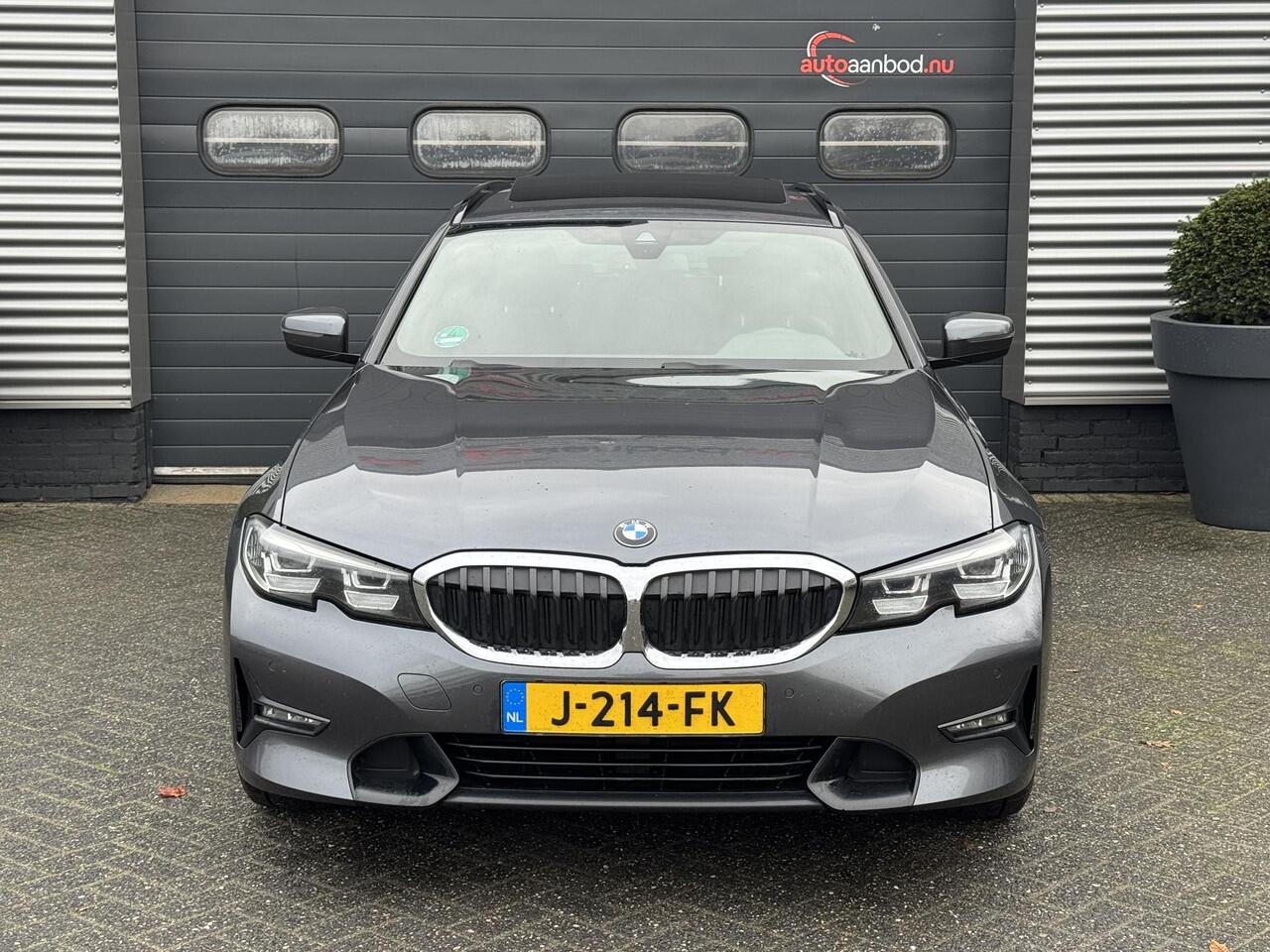 BMW 3-SERIE Touring 320i Executive Edition | Panoramadak | DAB | Carplay | Navigatie | Elektrische Achterklep |