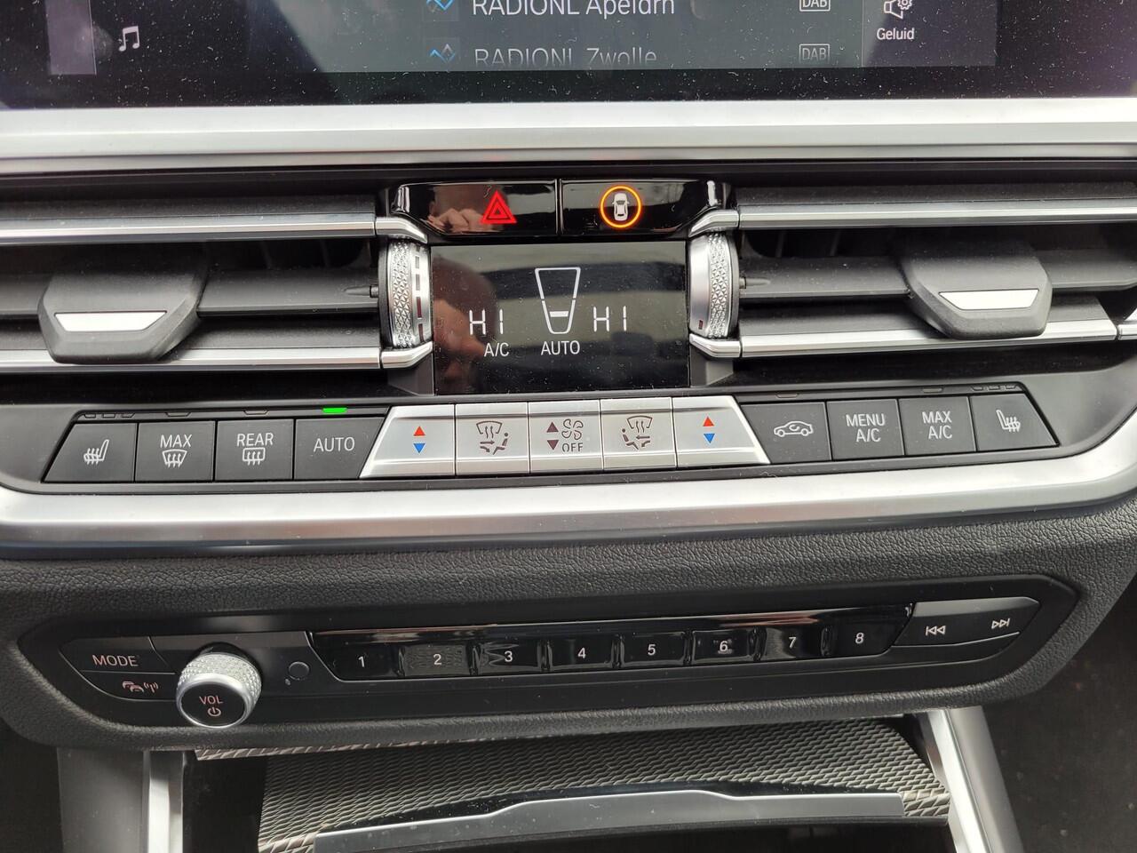 BMW 3-SERIE Touring 330e xDrive High Executive | M-Sport | Pano | Laser | H&K | Memory | HUD | Adapt. Cruise | Winterpack | Dealer Onderhouden