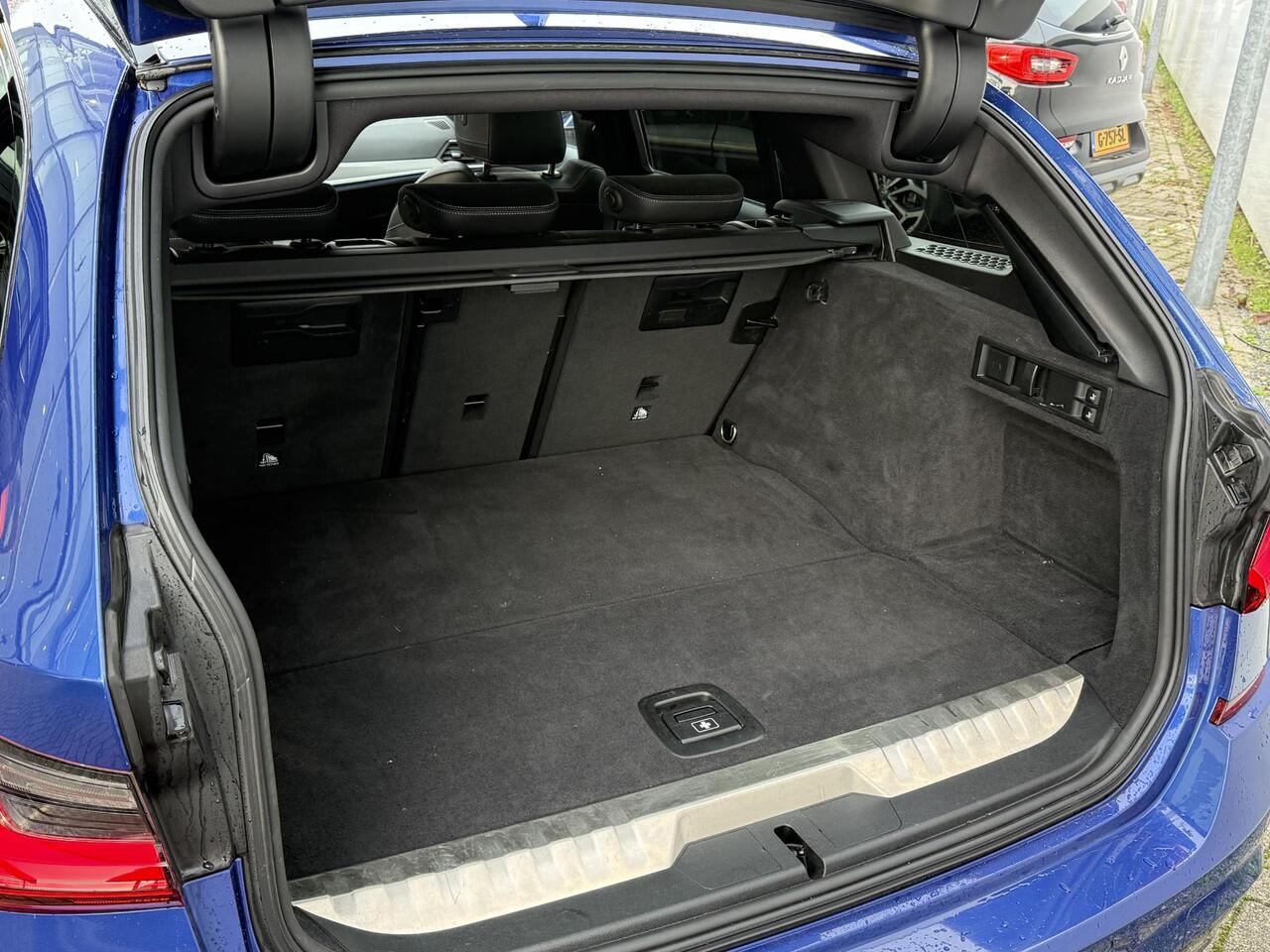 BMW 3-SERIE Touring 330e xDrive High Executive | M-Sport | Pano | Laser | H&K | Memory | HUD | Adapt. Cruise | Winterpack | Dealer Onderhouden