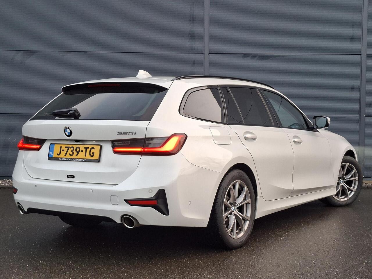 BMW 3-SERIE Touring 320i Executive Edition | Sportline | Pano | Camera