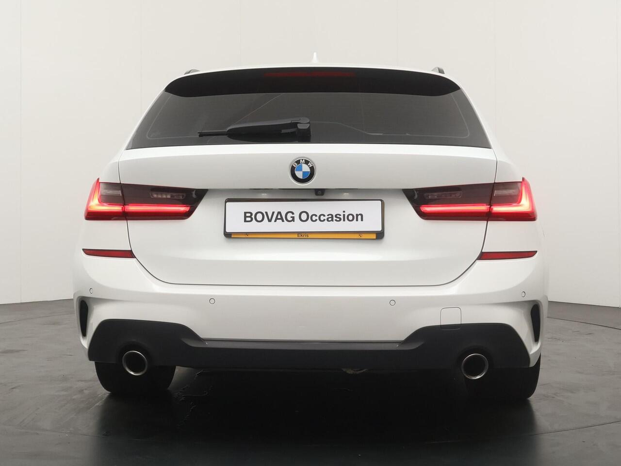 BMW 3-SERIE Touring 320i High Executive Edition | Stoelverwarming | Achteruitrijcamera | Trekhaak |