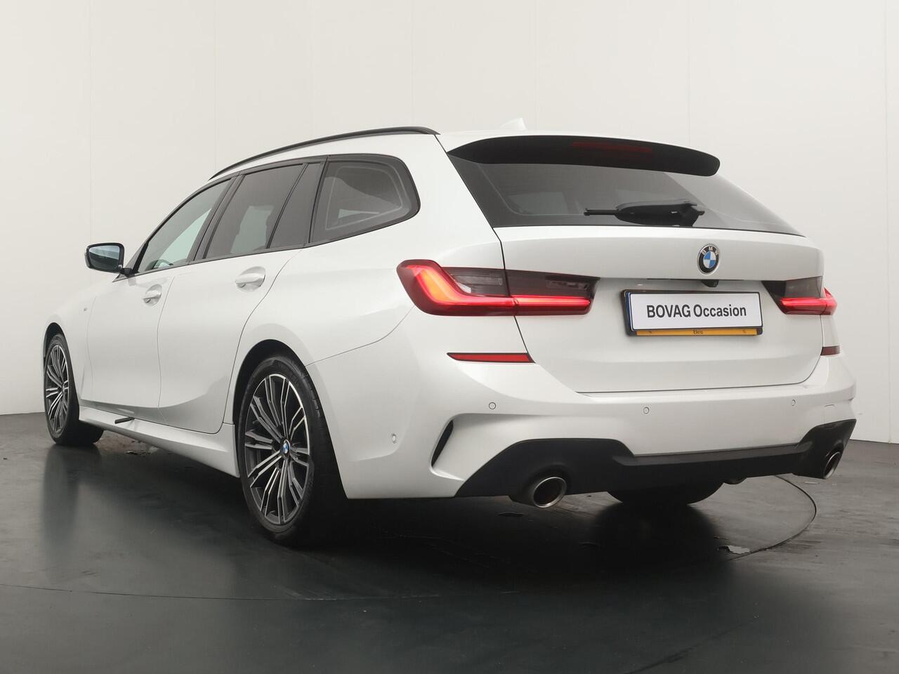 BMW 3-SERIE Touring 320i High Executive Edition | Stoelverwarming | Achteruitrijcamera | Trekhaak |