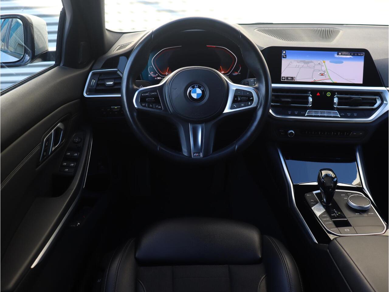 BMW 3-SERIE Touring 318i | Executive | Sport Line | Sportstoelen | Hi-Fi | M Sport Stuurwiel | Climate Control | Getint Glas | 17'' LMV