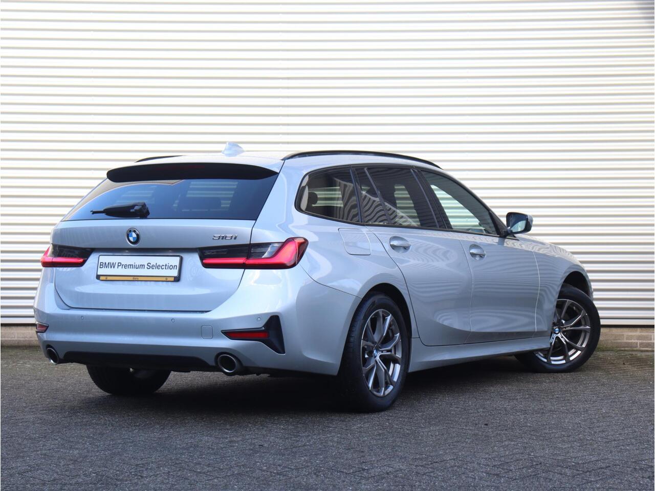 BMW 3-SERIE Touring 318i | Executive | Sport Line | Sportstoelen | Hi-Fi | M Sport Stuurwiel | Climate Control | Getint Glas | 17'' LMV