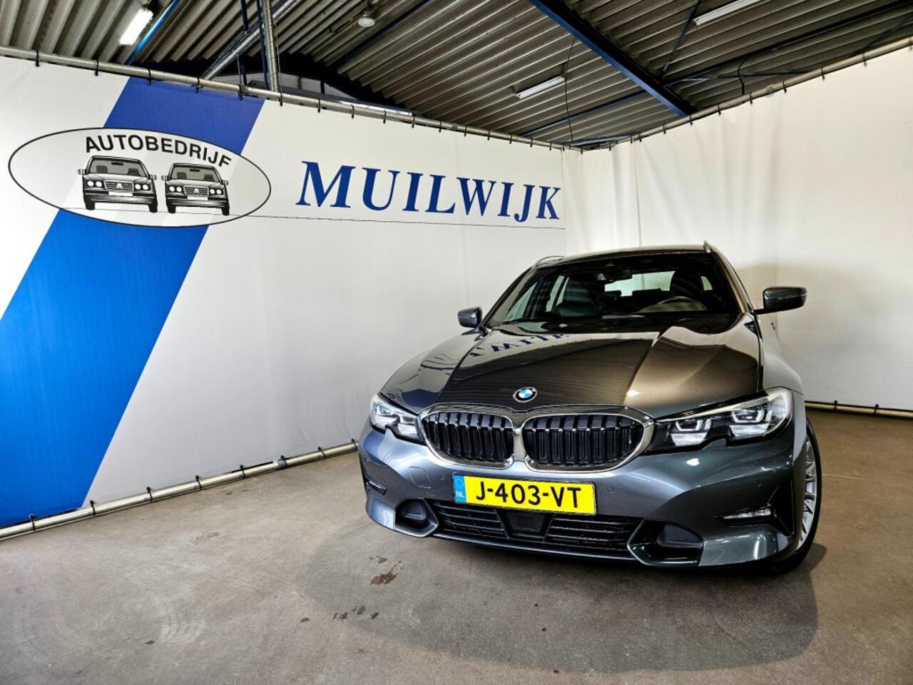 BMW 3-SERIE Touring 318i Executive Edition / Trekhaak / Full LED / NL Auto