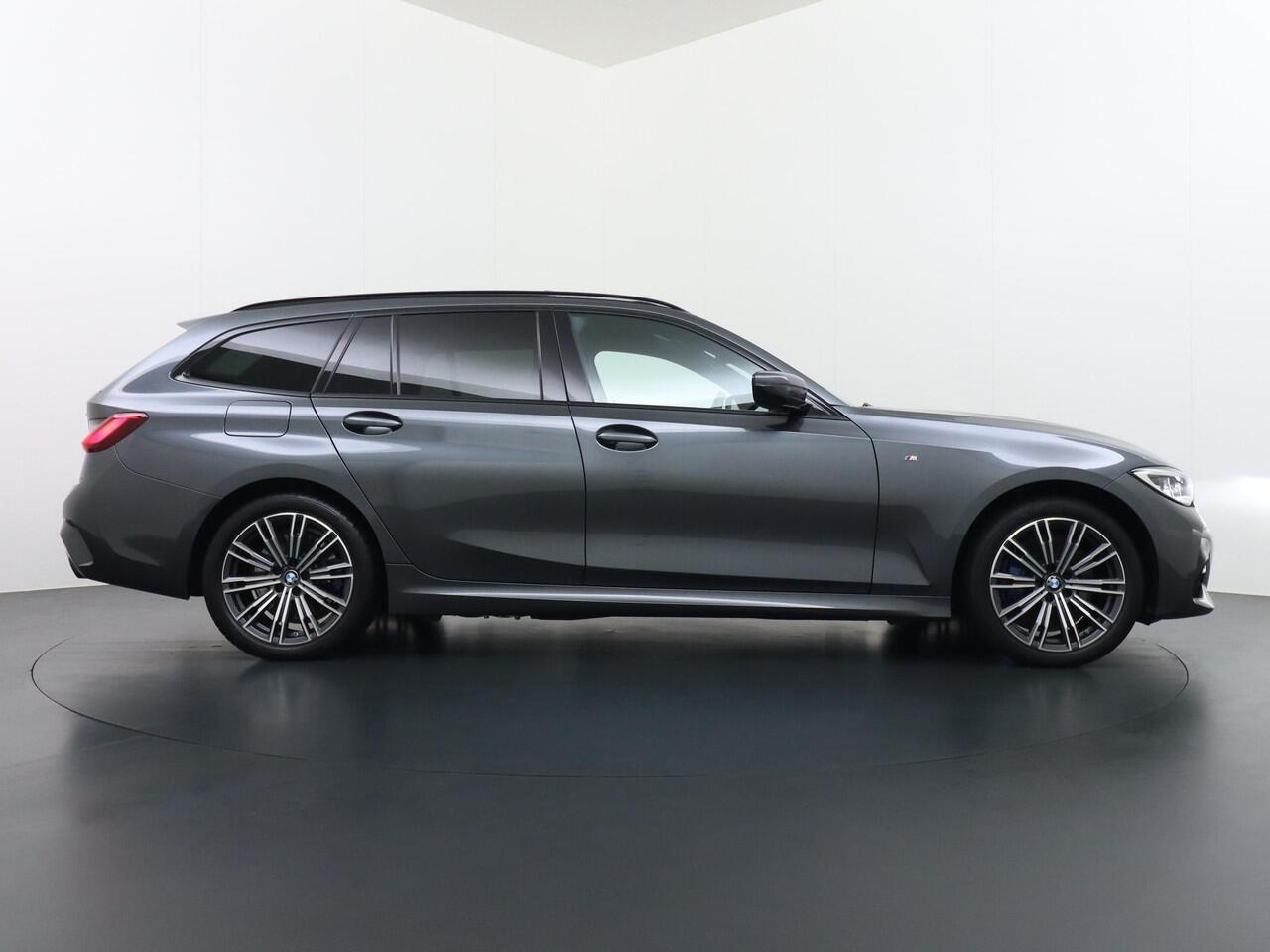 BMW 3-SERIE Touring 330e High Executive VAN ¤ 34.900,- VOOR ¤ 29.877,- UW LENTEVOORDEEL: ¤ 5.023,-!M SPORT DEALER ONDERHOUDEN | LASER LED | HARMAN KARDON | PANORAMADAK| RIJKLAARPRIJS INCL. 12 MND BOVAG GARANTIE