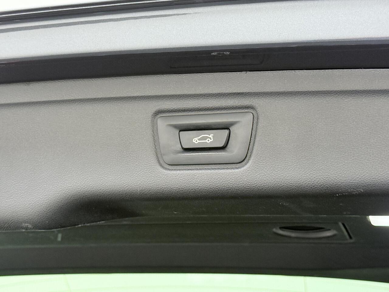 BMW 3-SERIE Touring 320i VAN ¤ 33.900,- VOOR ¤ 29.877,- UW LENTEVOORDEEL ¤ 4.023,-! |M-SPORT| PANO| ADAP. CRUISE| NET GROOT ONDERHOUD GEHAD, RIJKLAAR| ELEK. ACHTERKLEP| CAMERA| INCL. 12 MND BOVAG GARANTIE