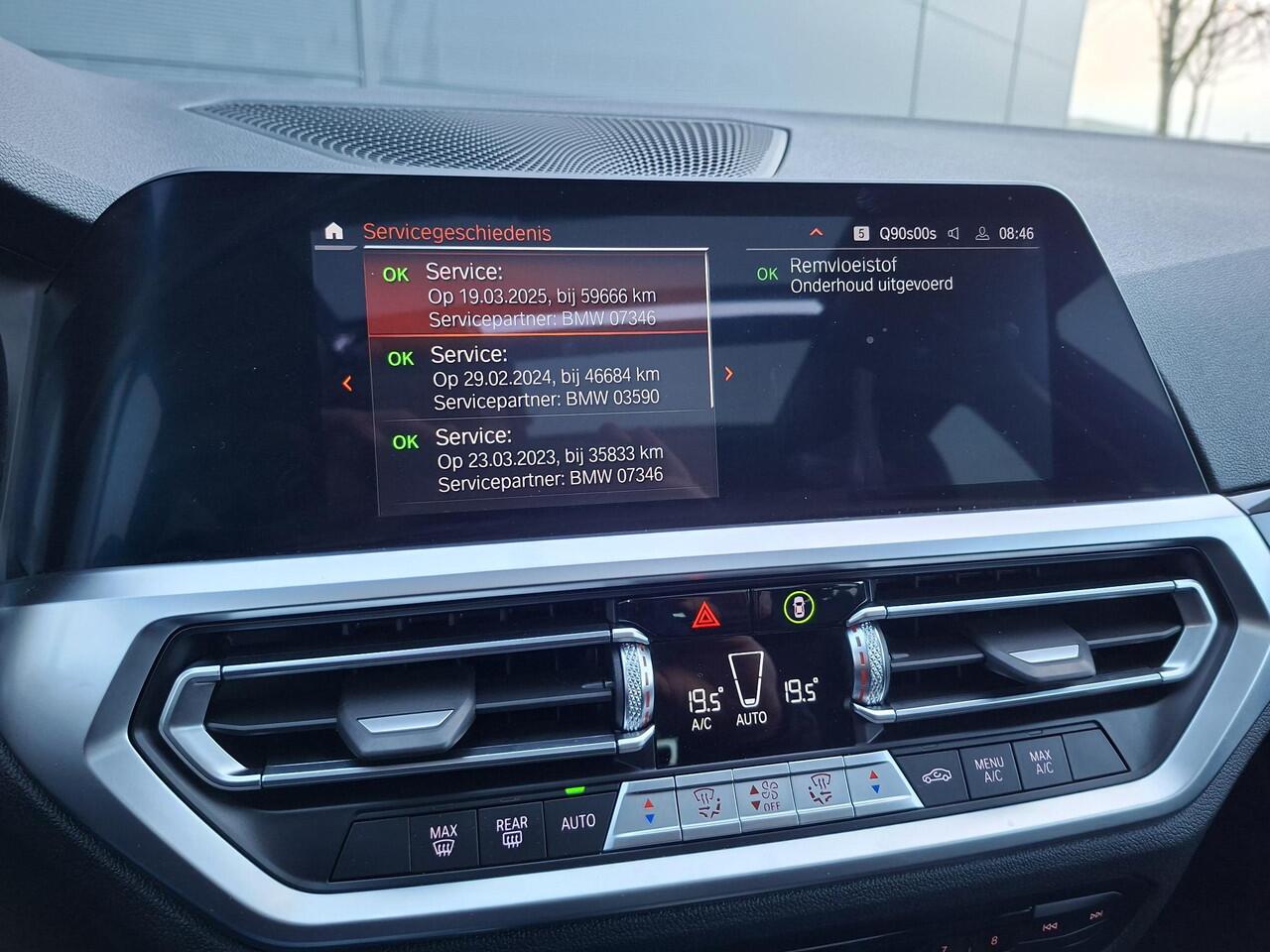 BMW 3-SERIE Touring 320i Executive Edition | Sportline | Pano | Camera