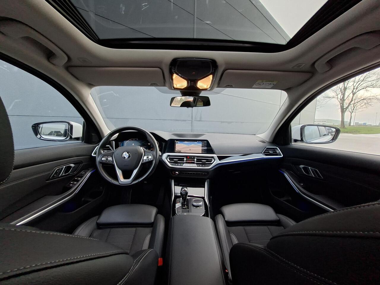BMW 3-SERIE Touring 320i Executive Edition | Sportline | Pano | Camera