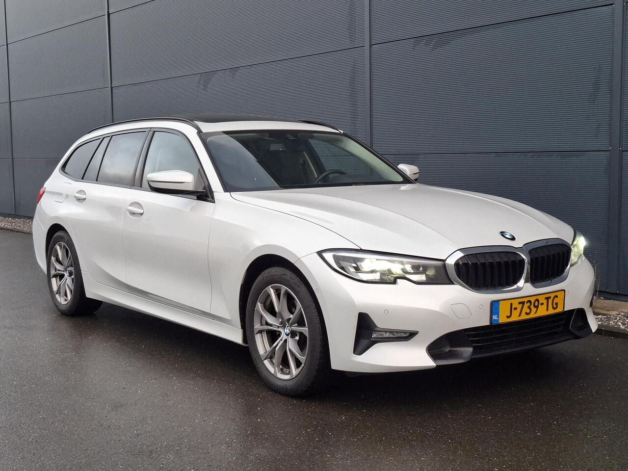 BMW 3-SERIE Touring 320i Executive Edition | Sportline | Pano | Camera
