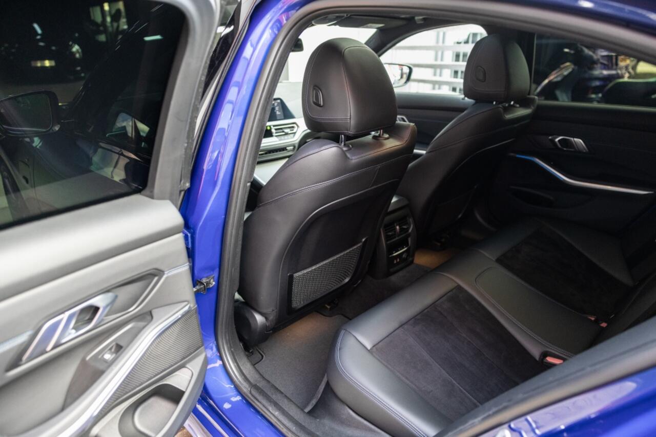 BMW 3-SERIE sedan 3er - 330e M Sport | Shadow | Pano | HuD |