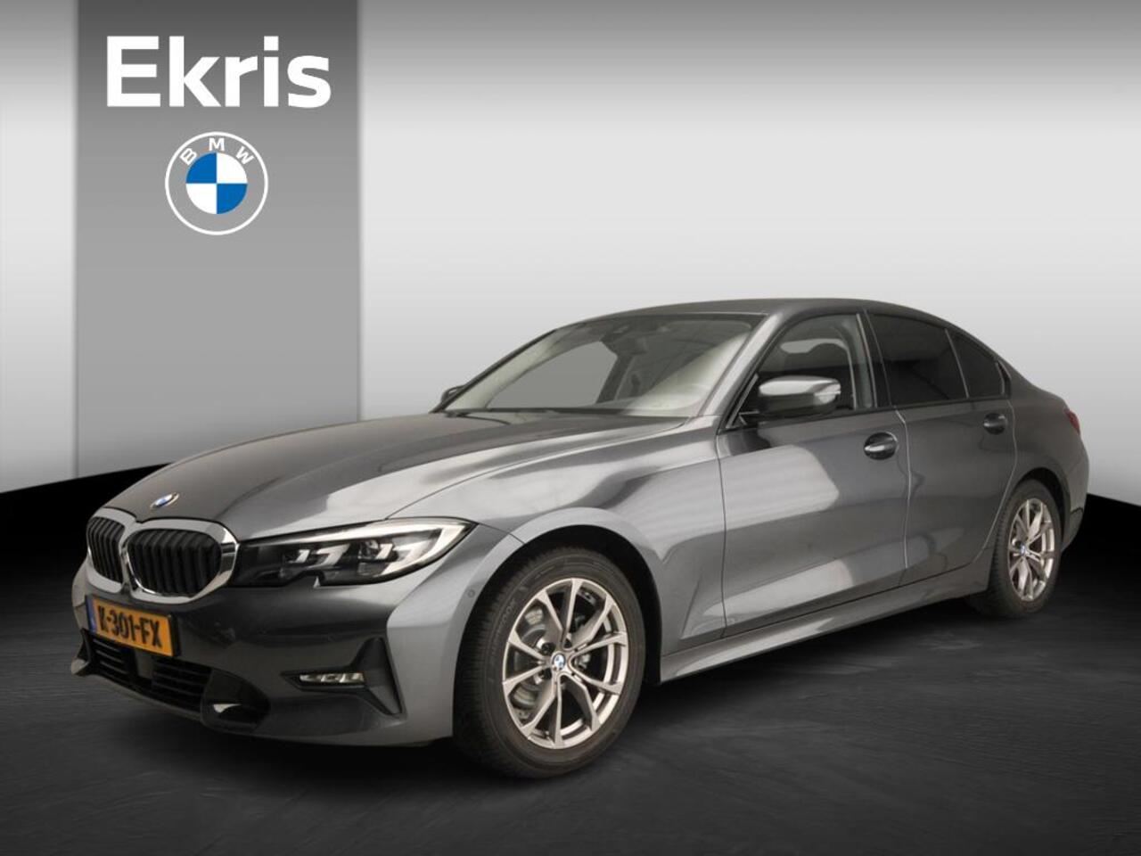 BMW 3-SERIE Sedan 318d | LED | Navigatie | Active cruise | Trekhaak | Sportstoelen | DAB | Alu 17 inch