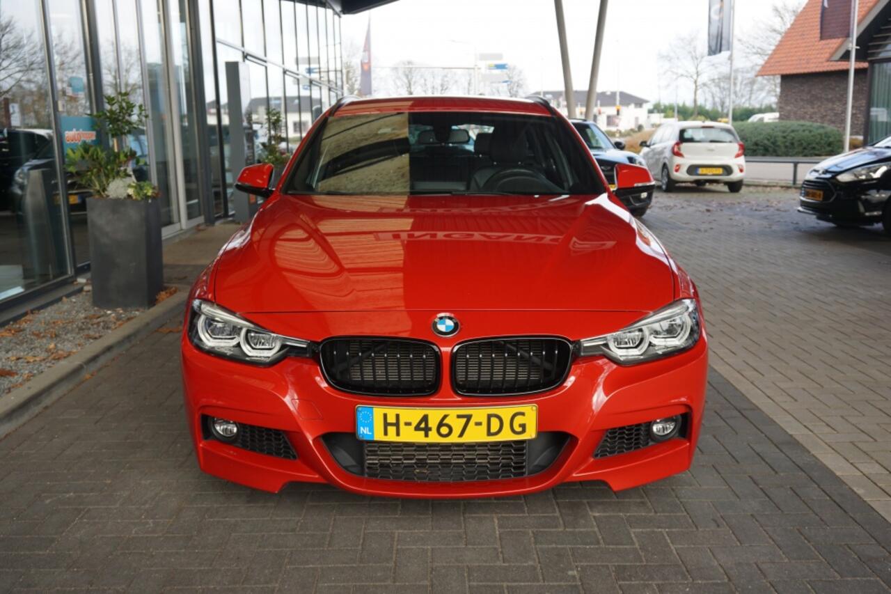 BMW 3-SERIE Touring 318iM Sport Corporate Lease | Navigatie | Leder | Stoelverw.