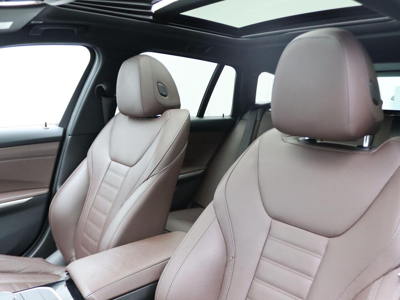 BMW 3-SERIE Touring M340i xDrive High Executive | Stuurwielrand Verwarmd | Panoramadak | Elektrisch Verstelbare Sportstoelen | Driving Assistant | Laserlight | Head-Up Display | Harman Kardon | 19''