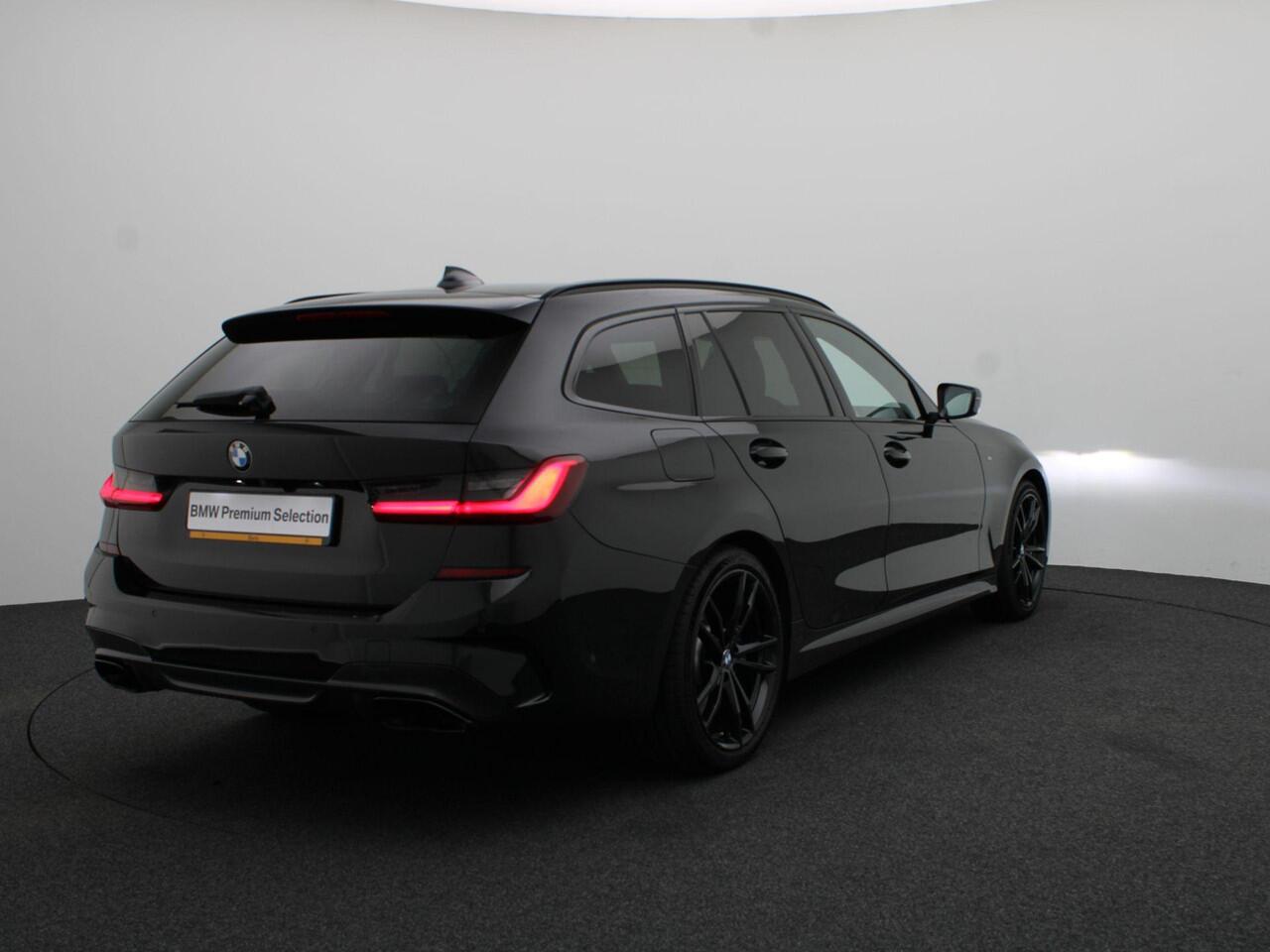 BMW 3-SERIE Touring M340i xDrive High Executive | Stuurwielrand Verwarmd | Panoramadak | Elektrisch Verstelbare Sportstoelen | Driving Assistant | Laserlight | Head-Up Display | Harman Kardon | 19''