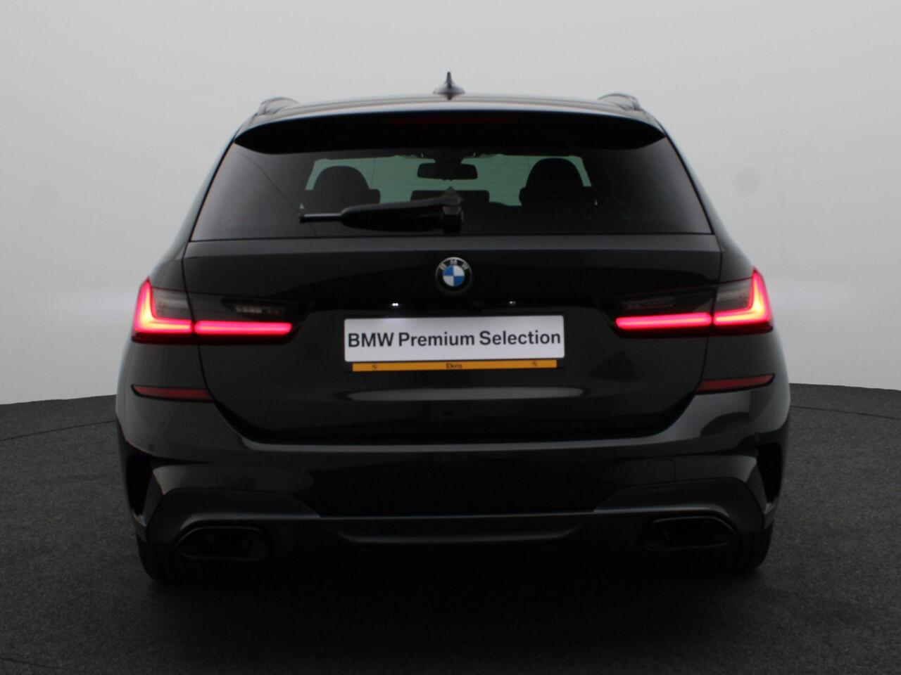 BMW 3-SERIE Touring M340i xDrive High Executive | Stuurwielrand Verwarmd | Panoramadak | Elektrisch Verstelbare Sportstoelen | Driving Assistant | Laserlight | Head-Up Display | Harman Kardon | 19''