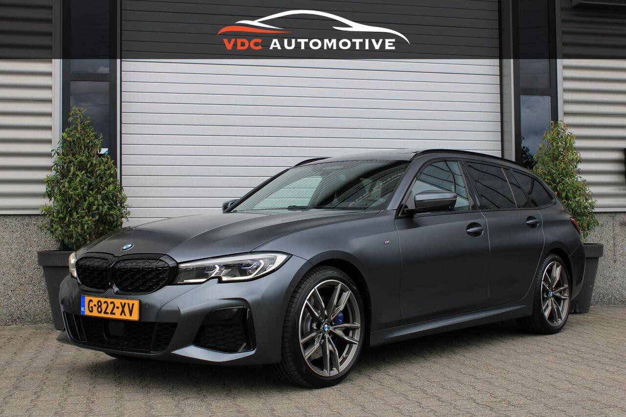 BMW 3-SERIE Touring M340i xDrive First Edition Pano | Trekhaak | Camera | Comfort Access | Memory | Driving Assistent Professional | HeadUp | Laser | Frozen Grey | Dealer Onderhouden | Uniek! Concoursstaat! Nieuwprijs ¤109,376,00