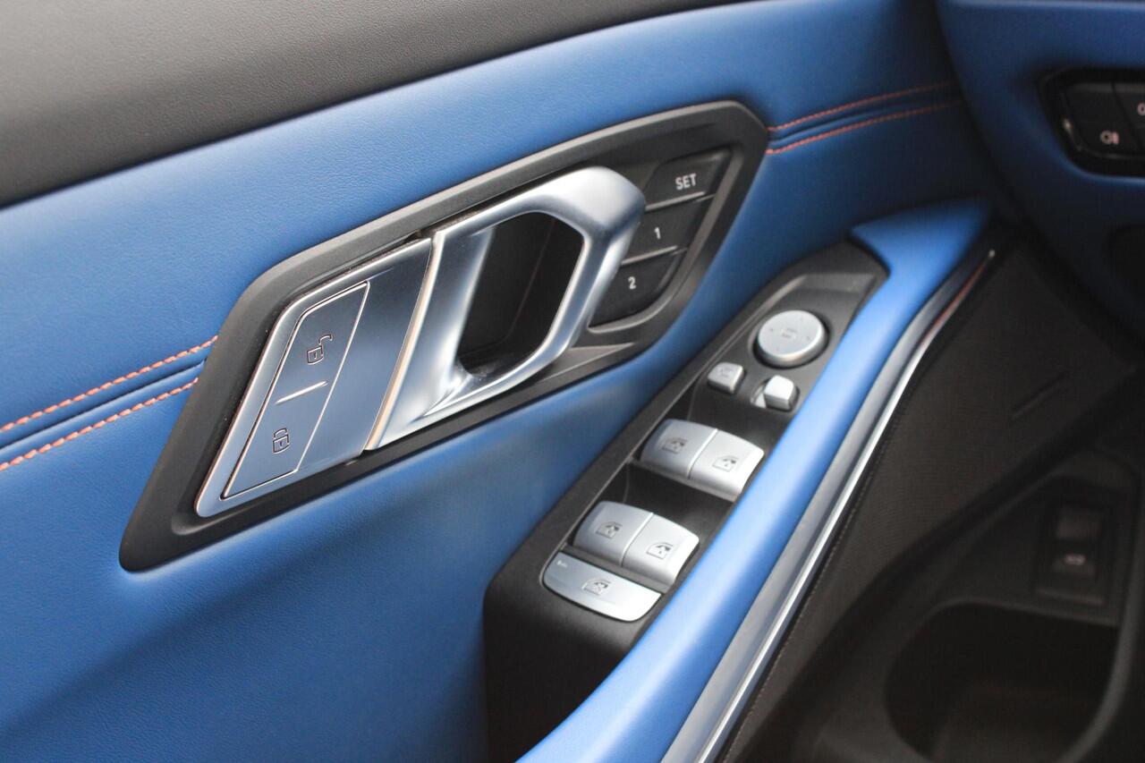 BMW 3-SERIE Touring M340i xDrive First Edition Pano | Trekhaak | Camera | Comfort Access | Memory | Driving Assistent Professional | HeadUp | Laser | Frozen Grey | Dealer Onderhouden | Uniek! Concoursstaat! Nieuwprijs ¤109,376,00