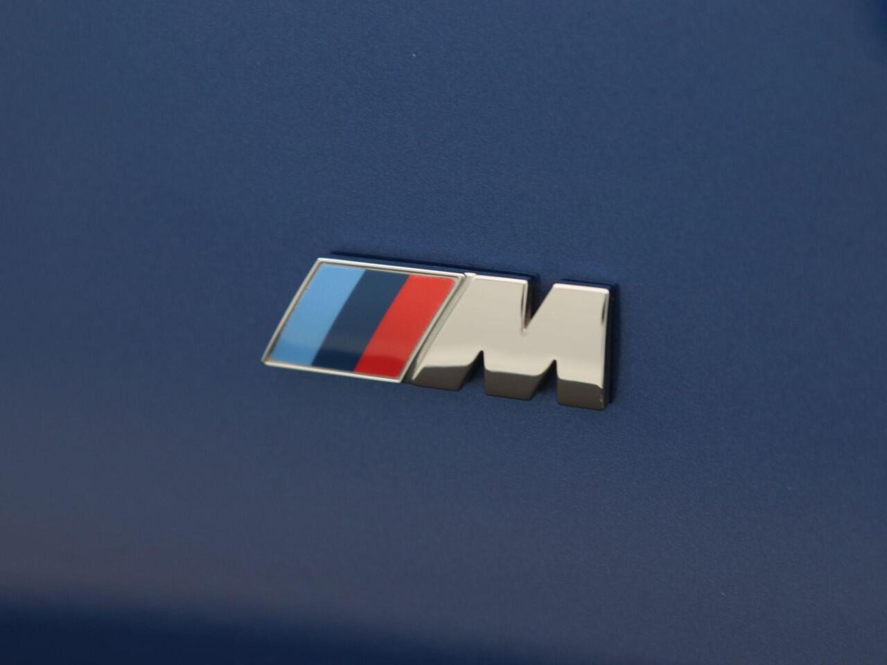 BMW 3-SERIE 330i Executive Edition 259 Pk Automaat | M-Pakket | Leder/Alcantara | Camera | Navigatie| Trekhaak | Privacy Glass | 19 Inch