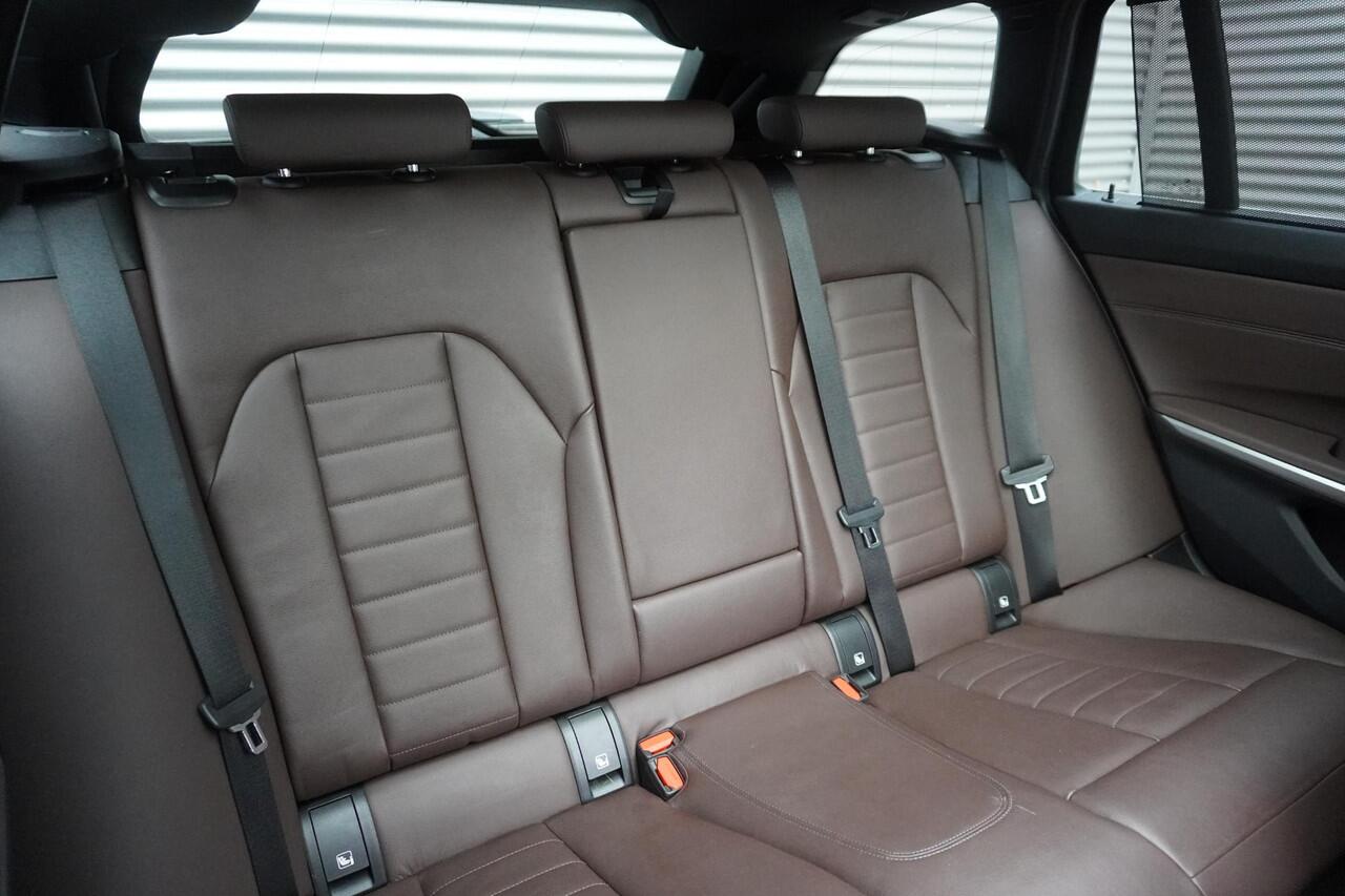 BMW 3-SERIE Touring 330i High Executive | Glazen panoramadak | Achteruitrijcamera | HiFi System | Elektrisch verwarmde voorstoelen