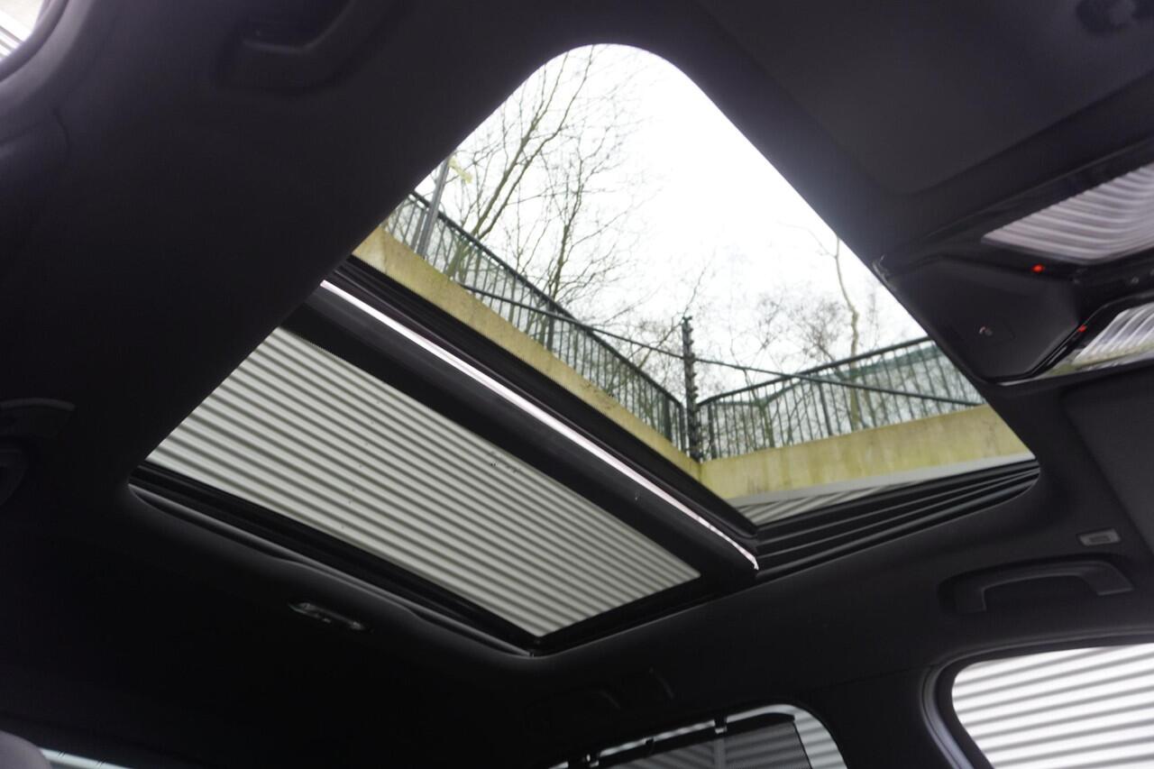 BMW 3-SERIE Touring 330i High Executive | Glazen panoramadak | Achteruitrijcamera | HiFi System | Elektrisch verwarmde voorstoelen