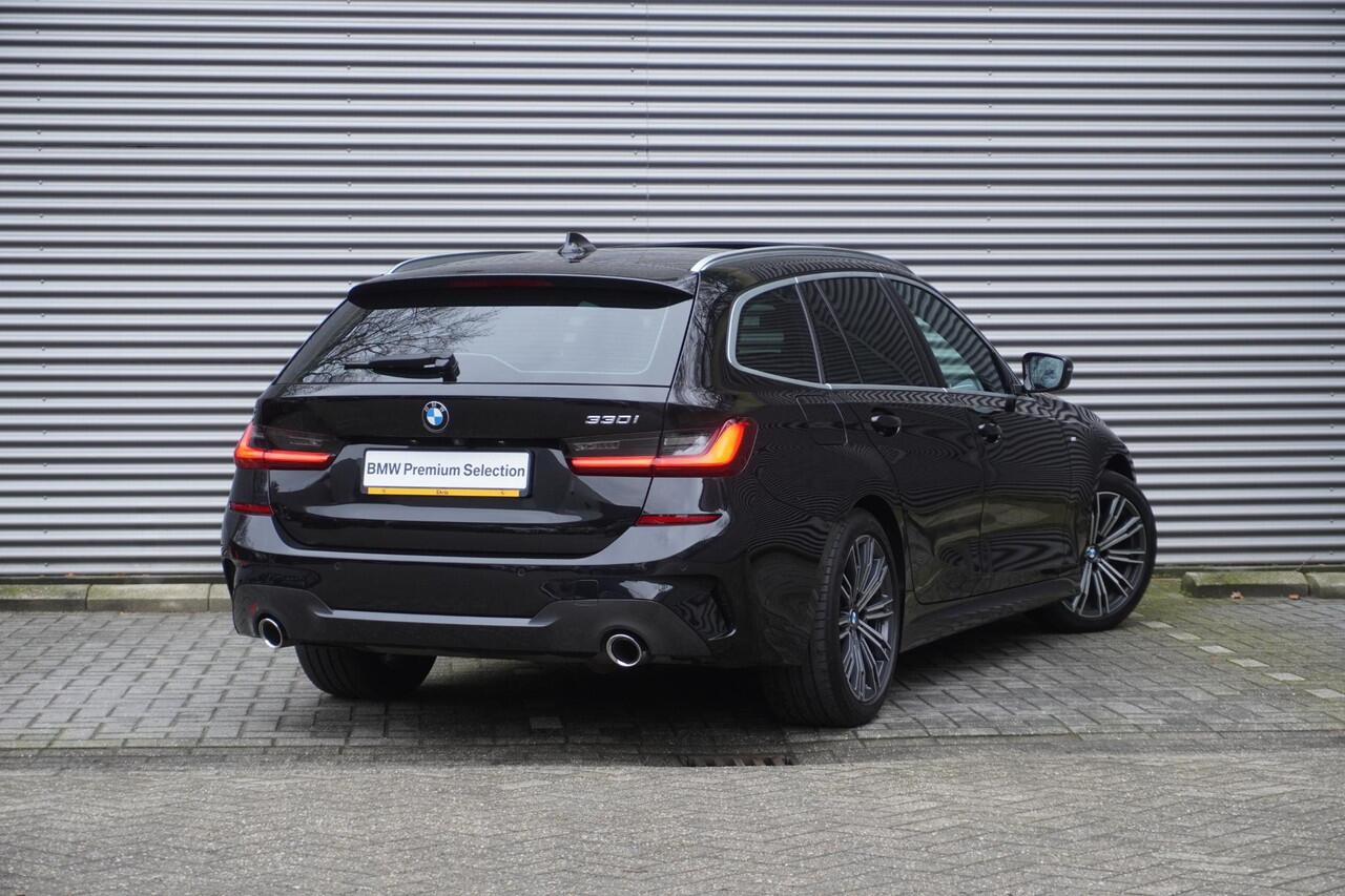 BMW 3-SERIE Touring 330i High Executive | Glazen panoramadak | Achteruitrijcamera | HiFi System | Elektrisch verwarmde voorstoelen