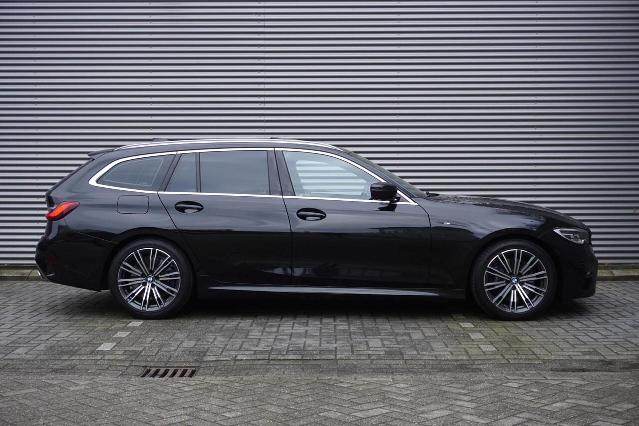 BMW 3-SERIE Touring 330i High Executive | Glazen panoramadak | Achteruitrijcamera | HiFi System | Elektrisch verwarmde voorstoelen