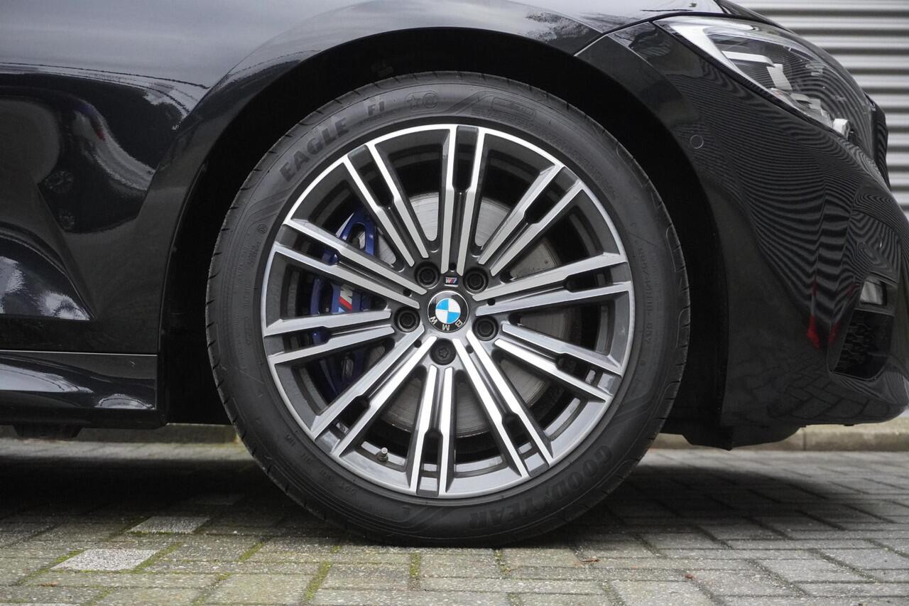 BMW 3-SERIE Touring 330i High Executive | Glazen panoramadak | Achteruitrijcamera | HiFi System | Elektrisch verwarmde voorstoelen