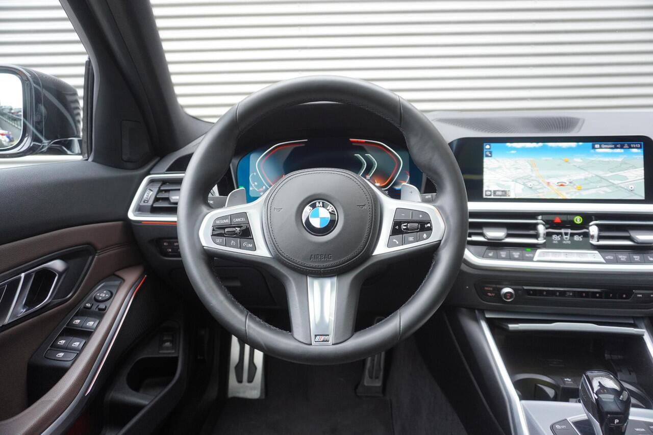 BMW 3-SERIE Touring 330i High Executive | Glazen panoramadak | Achteruitrijcamera | HiFi System | Elektrisch verwarmde voorstoelen