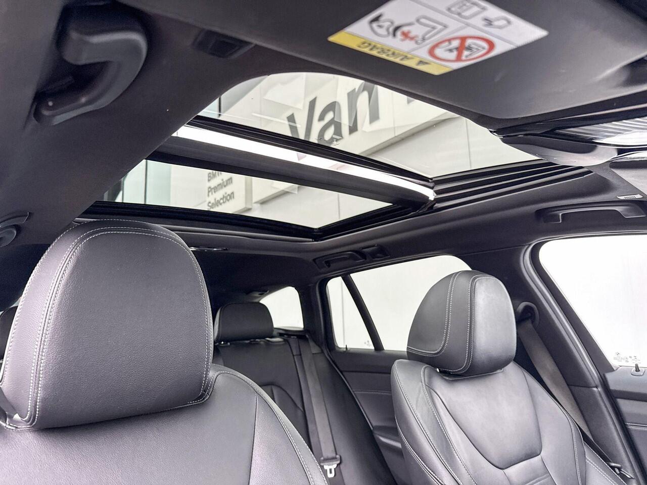 BMW 3-SERIE Touring 330i High Executive | M Sport | Panoramadak