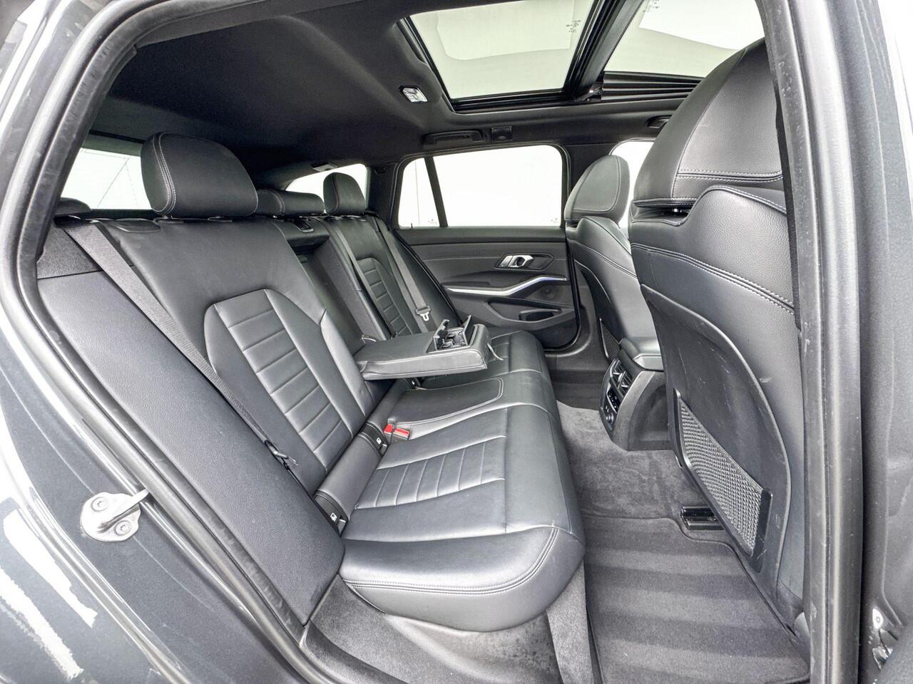 BMW 3-SERIE Touring 330i High Executive | M Sport | Panoramadak