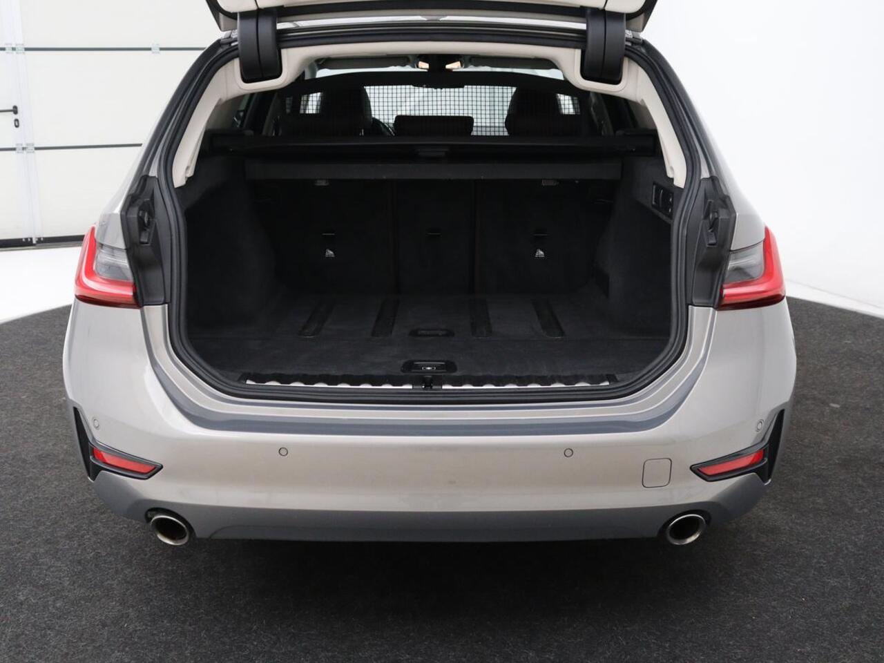 BMW 3-SERIE 330i High Executive Edition | 360 Camera | Leder | Harman/Kardon | Stoelverwarming | Camera | Carplay | Keyless | Live Cockpit | Navigatie | Full LED