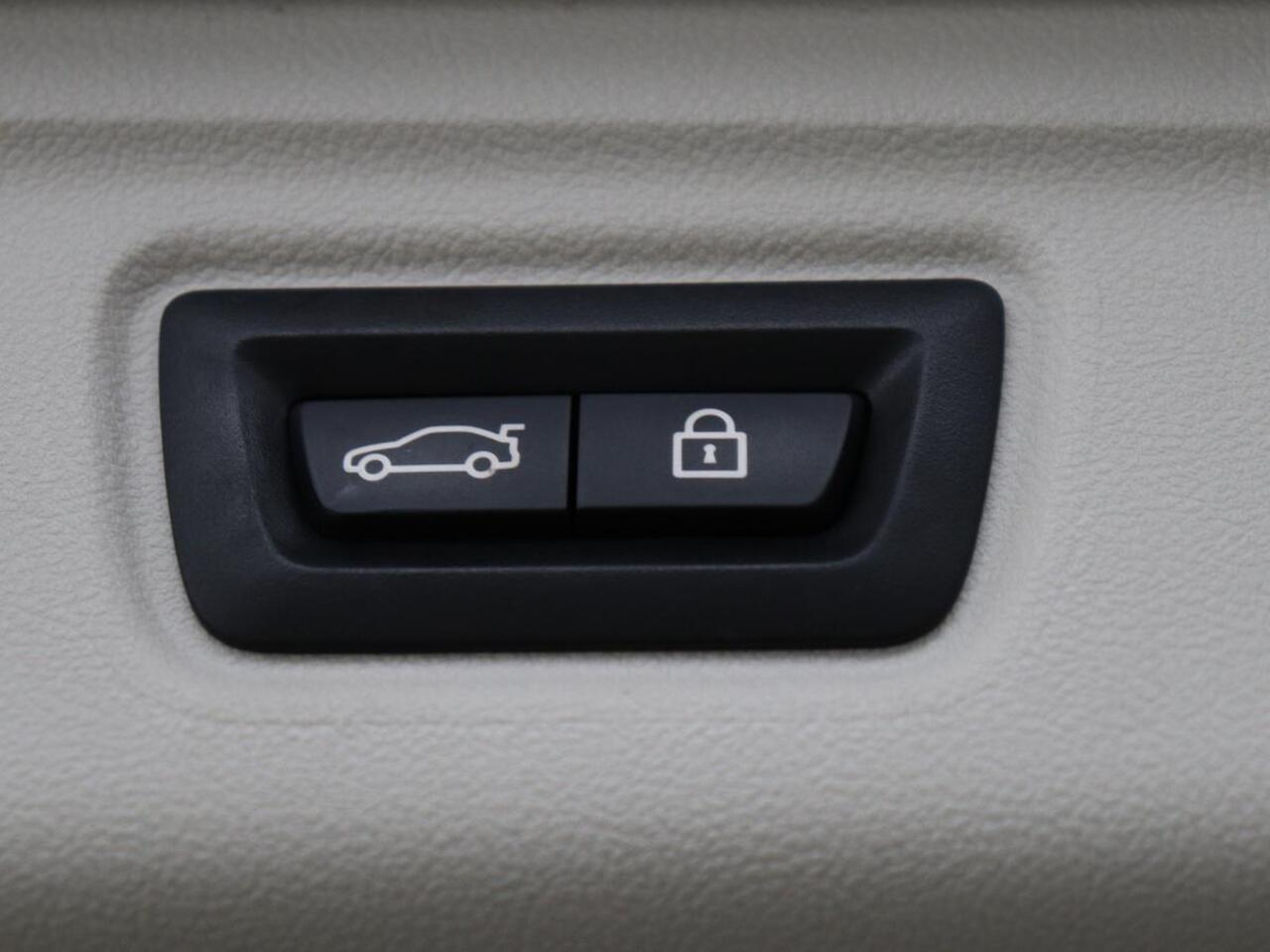 BMW 3-SERIE 330i High Executive Edition | 360 Camera | Leder | Harman/Kardon | Stoelverwarming | Camera | Carplay | Keyless | Live Cockpit | Navigatie | Full LED