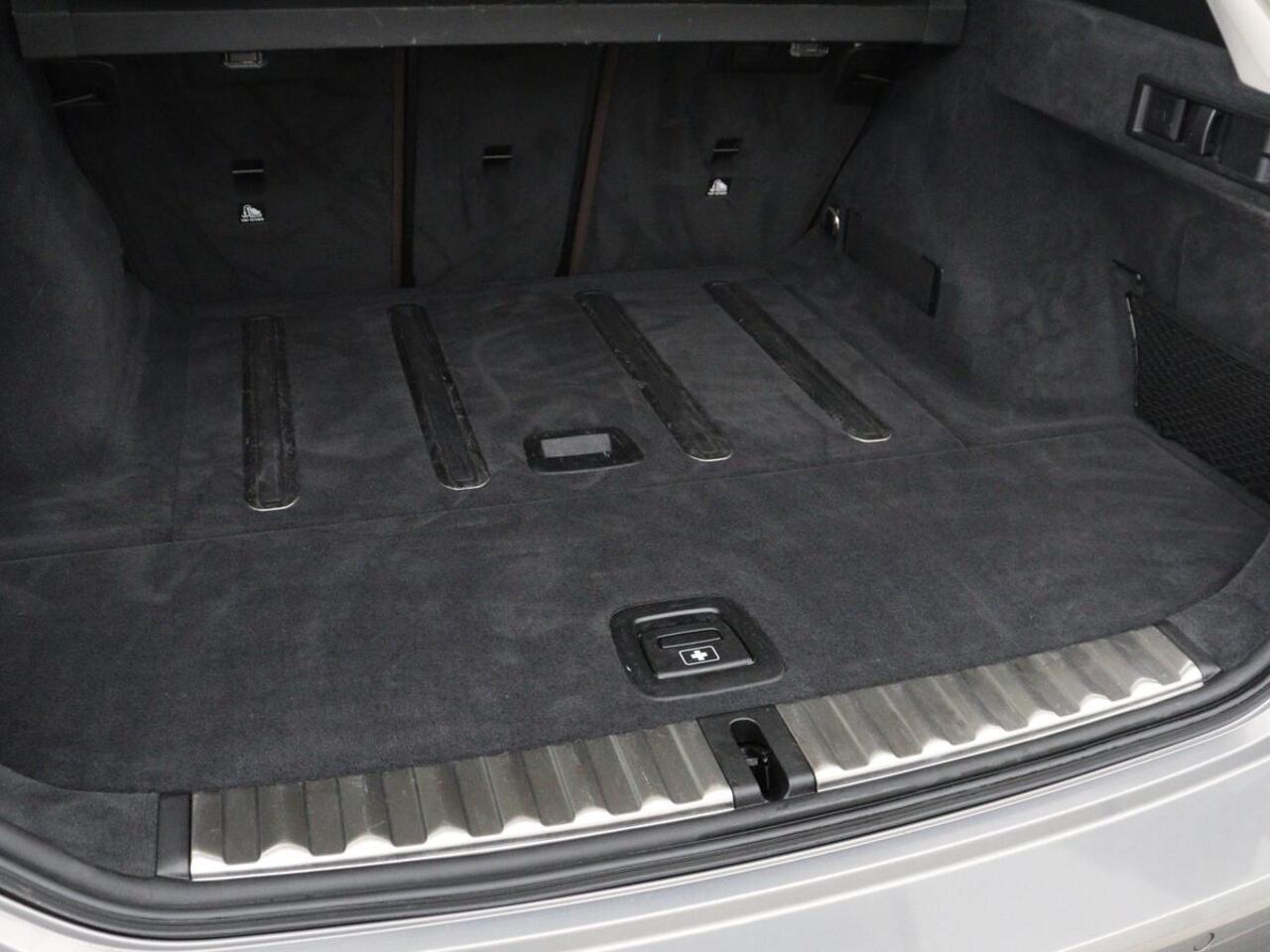 BMW 3-SERIE 330i High Executive Edition | 360 Camera | Leder | Harman/Kardon | Stoelverwarming | Camera | Carplay | Keyless | Live Cockpit | Navigatie | Full LED