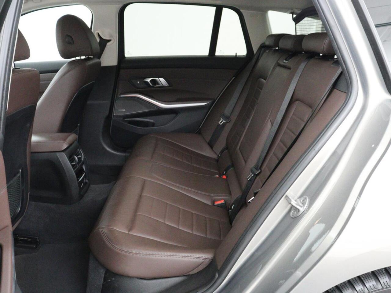 BMW 3-SERIE 330i High Executive Edition | 360 Camera | Leder | Harman/Kardon | Stoelverwarming | Camera | Carplay | Keyless | Live Cockpit | Navigatie | Full LED