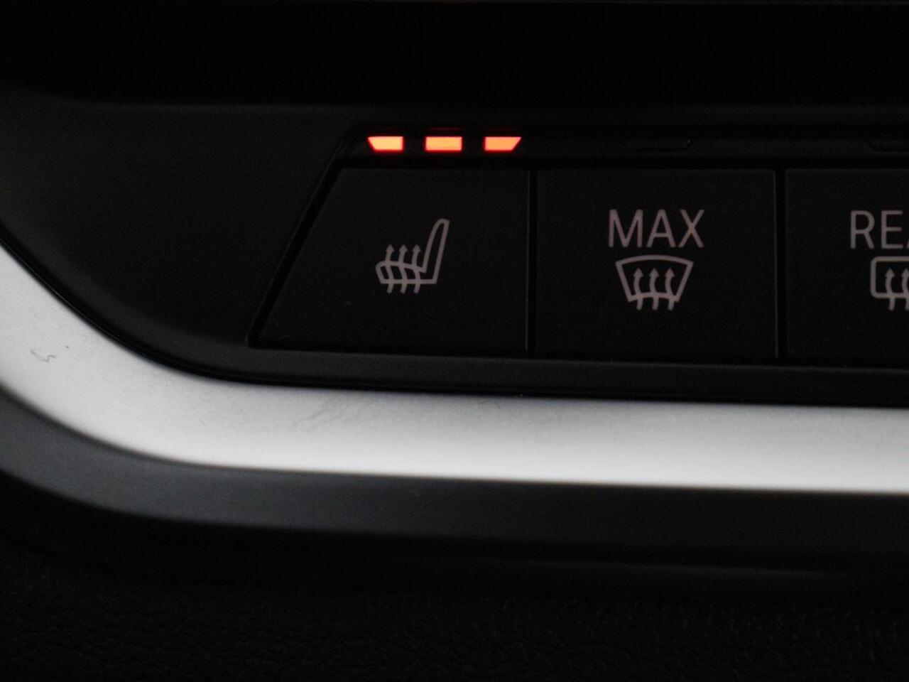 BMW 3-SERIE 330i High Executive Edition | 360 Camera | Leder | Harman/Kardon | Stoelverwarming | Camera | Carplay | Keyless | Live Cockpit | Navigatie | Full LED