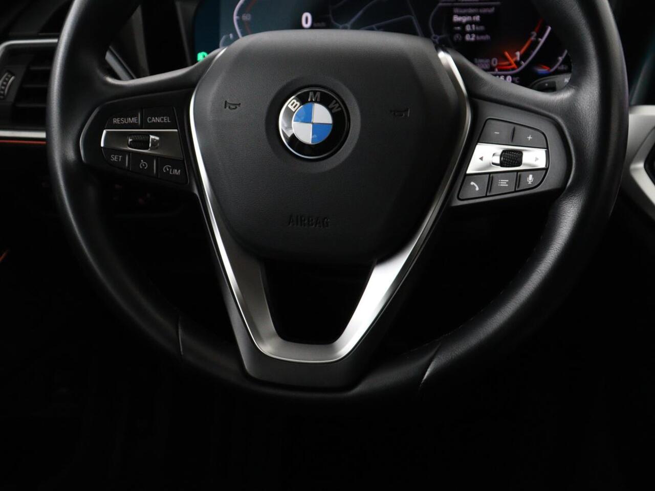 BMW 3-SERIE 330i High Executive Edition | 360 Camera | Leder | Harman/Kardon | Stoelverwarming | Camera | Carplay | Keyless | Live Cockpit | Navigatie | Full LED
