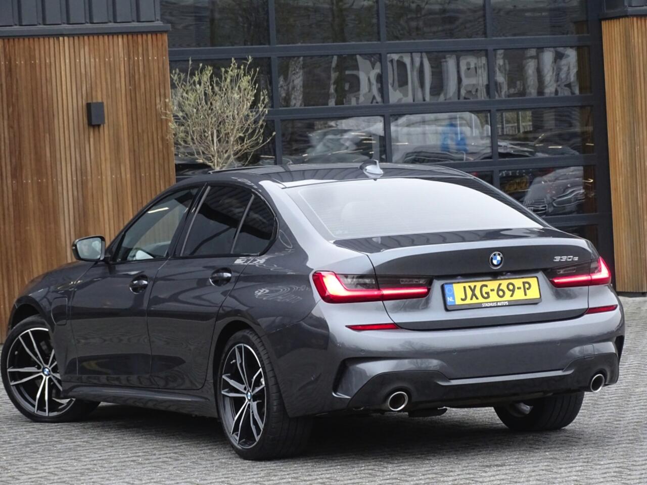 BMW 3-SERIE 330e 292PK M-Sport / laser / ACC / trekhaak / head-up